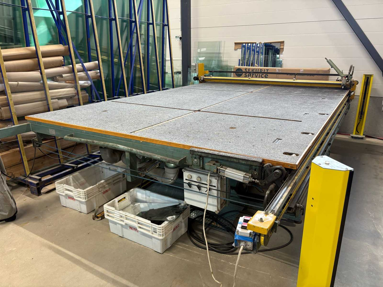 Semi-Automatic Glass Cutting Table SF - Верстат: фото 1 Semi-Automatic Glass Cutting Table SF - Верстат: фото 1