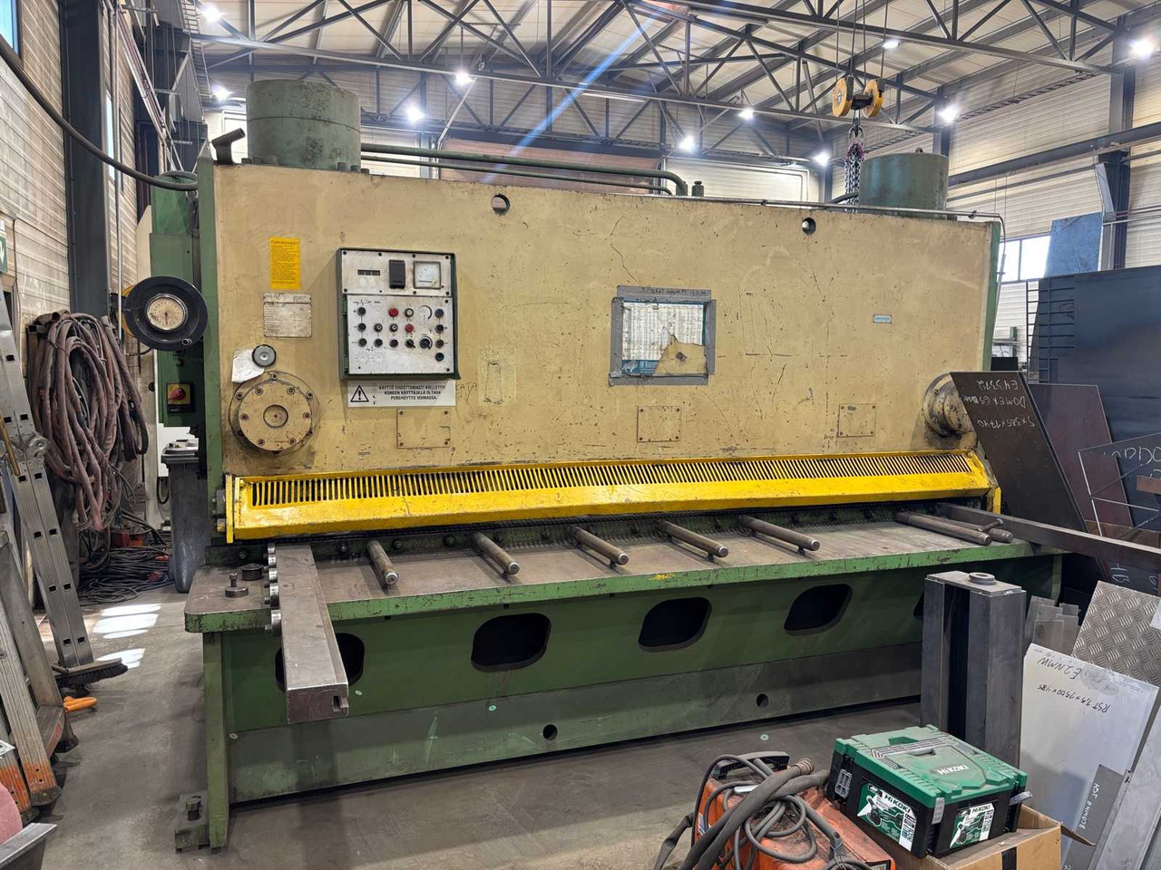 Sheet Metal Cutter LVD MVS 31/20 + Plate Feed Table - Металообробний верстат: фото 1 Sheet Metal Cutter LVD MVS 31/20 + Plate Feed Table - Металообробний верстат: фото 1