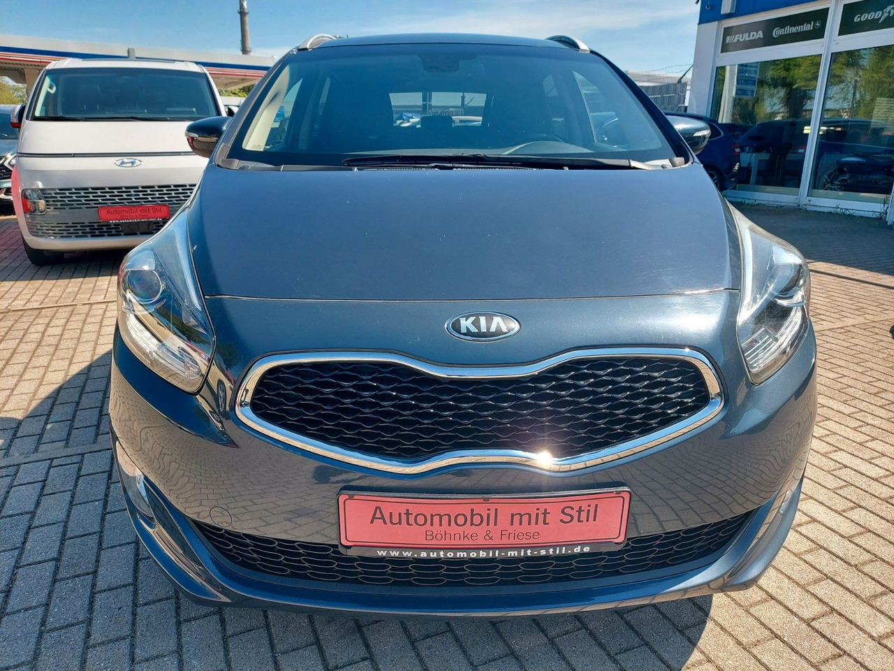 Kia Carens Spirit 7 Sitze Kamera Klima Navi Tempo - Позашляховик: фото 3 Kia Carens Spirit 7 Sitze Kamera Klima Navi Tempo - Позашляховик: фото 3
