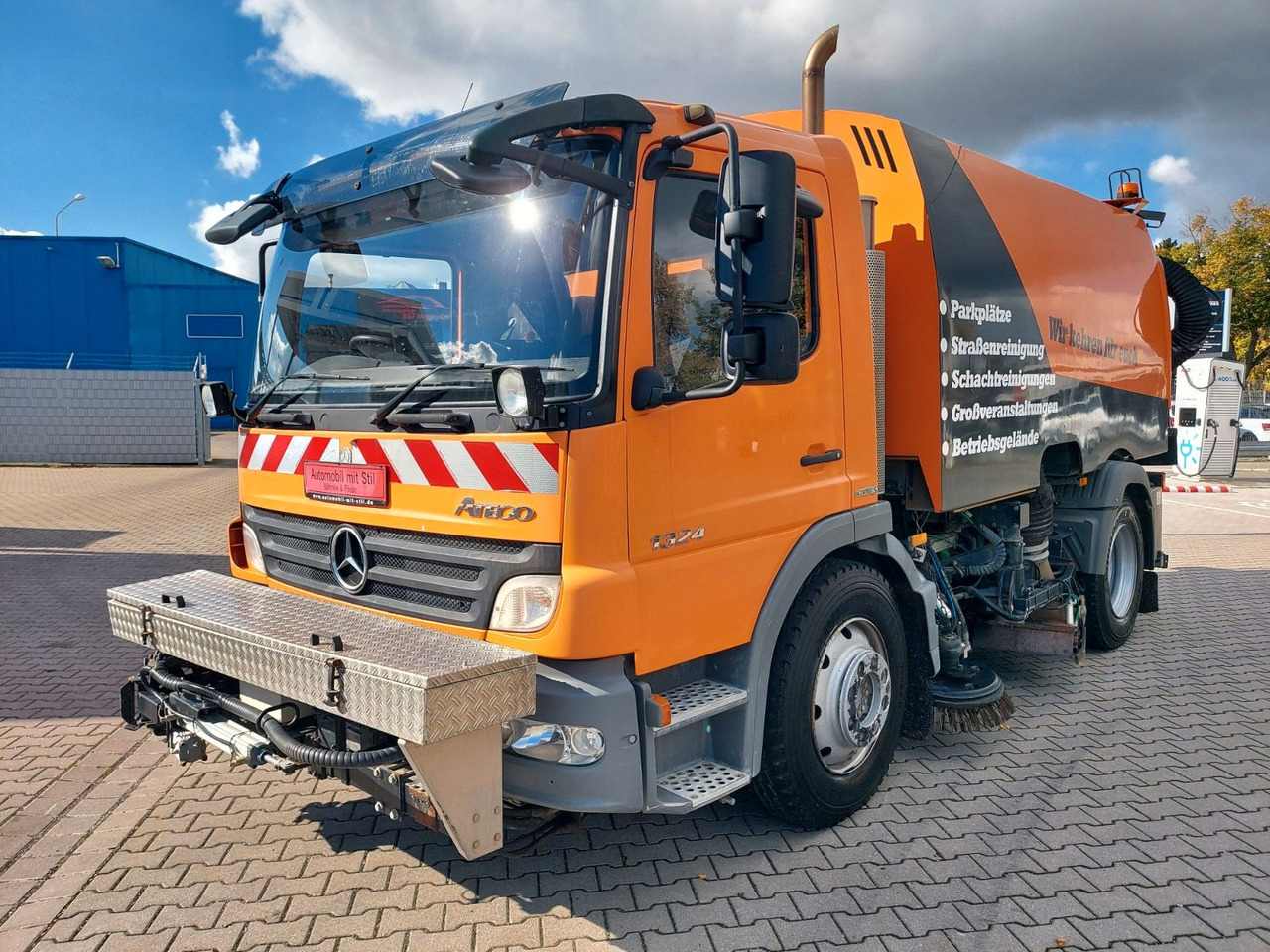 Mercedes-Benz Atego 2 6-Zyl. 4x2 1324 Schmidt SK 600 Klima - Підмітально-прибиральна машина: фото 1 Mercedes-Benz Atego 2 6-Zyl. 4x2 1324 Schmidt SK 600 Klima - Підмітально-прибиральна машина: фото 1