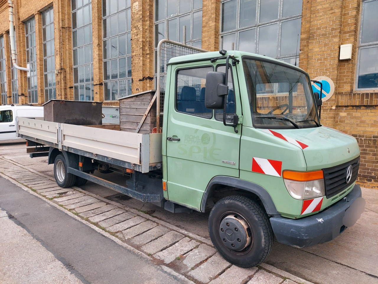 Mercedes-Benz Vario 613D Pritsche lang extralang - Легка бортова вантажівка: фото 1 Mercedes-Benz Vario 613D Pritsche lang extralang - Легка бортова вантажівка: фото 1