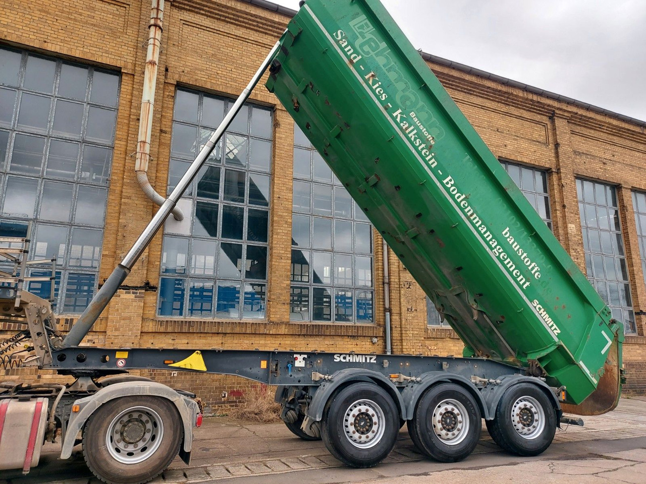 Schmitz Cargobull SGF S3 Mulde DA Kipper Stahl 26m³ Luft + Lift - Самоскид напівпричіп: фото 1 Schmitz Cargobull SGF S3 Mulde DA Kipper Stahl 26m³ Luft + Lift - Самоскид напівпричіп: фото 1
