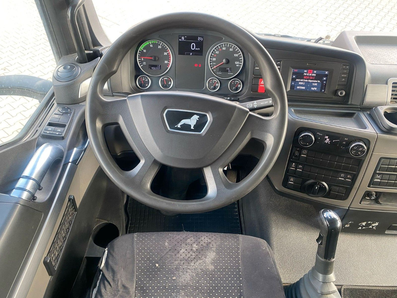 Interior photo 1: Тягач MAN TGS 18.460 Allrad Hydrodrive 4x4 Kipphydraulik