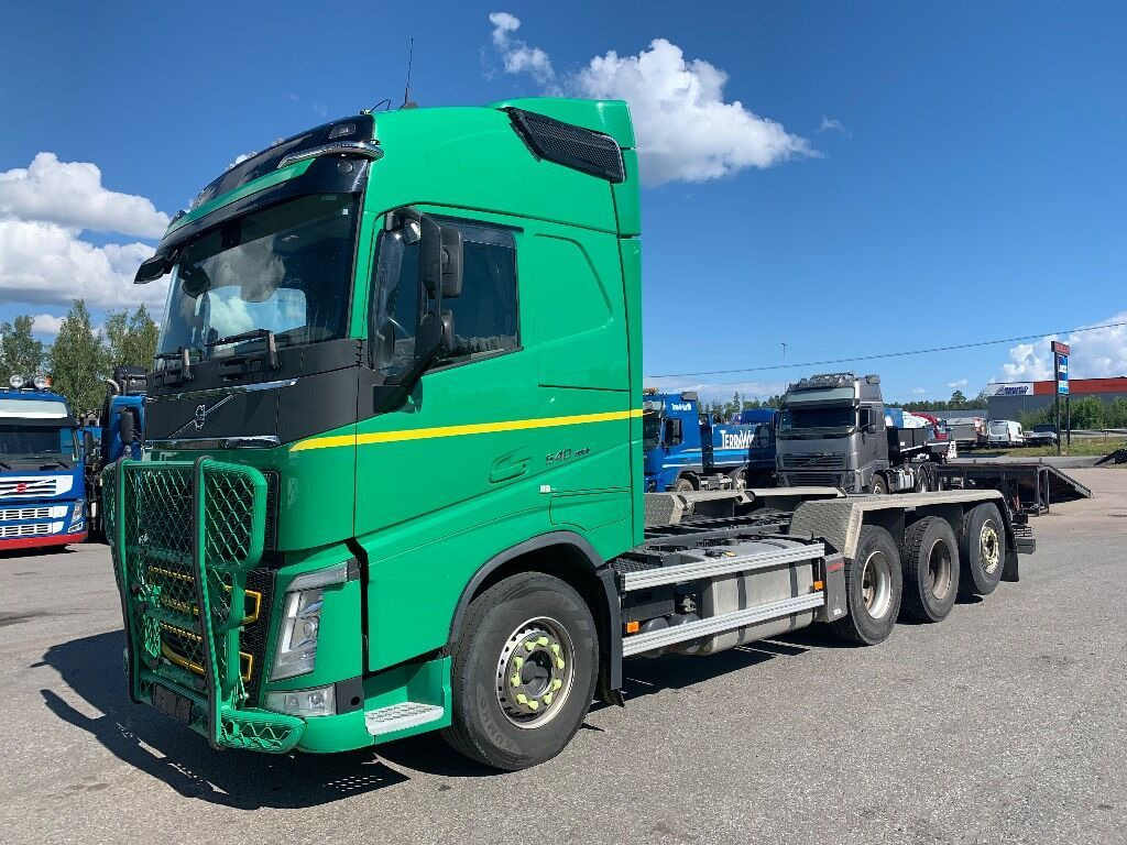 VOLVO FH13 540 8x4*4 - Вантажівка шасі: фото 1 VOLVO FH13 540 8x4*4 - Вантажівка шасі: фото 1