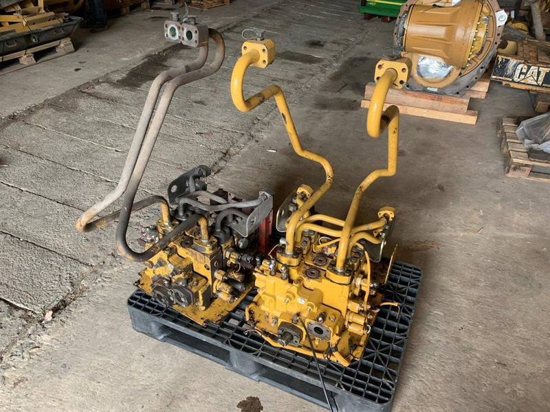 Caterpillar VALVE GP-MAIN CONTROL 2613682 - Гідравліка: фото 1 Caterpillar VALVE GP-MAIN CONTROL 2613682 - Гідравліка: фото 1