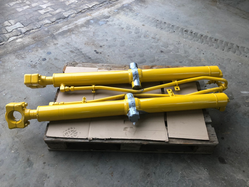 Komatsu D65-15 EX/PX Blade Lift Cylinder OEM 707-02-X0220 - Гідравліка: фото 1 Komatsu D65-15 EX/PX Blade Lift Cylinder OEM 707-02-X0220 - Гідравліка: фото 1