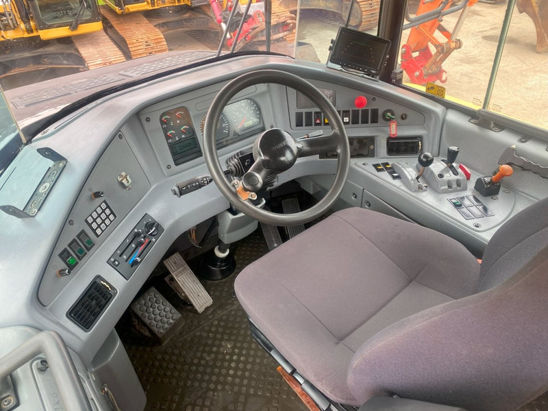 Volvo A 30 D 6x6 dumper articulated hauler - Самоскид: фото 3 Volvo A 30 D 6x6 dumper articulated hauler - Самоскид: фото 3