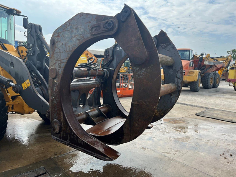 Volvo L90 - Грейфер: фото 2 Volvo L90 - Грейфер: фото 2