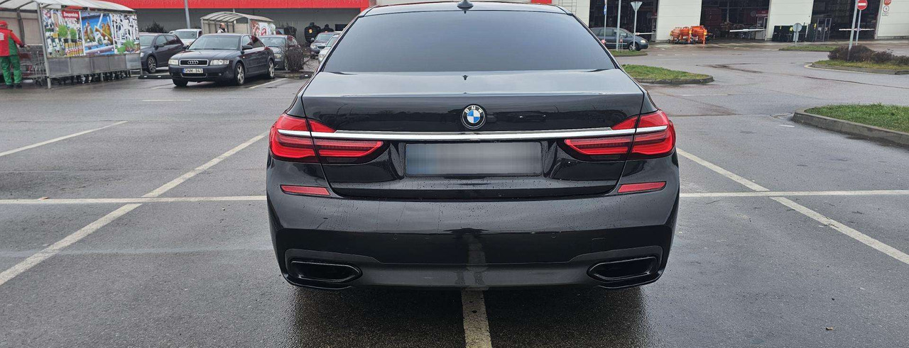 Седан BMW 750: фото 6 Седан BMW 750: фото 6