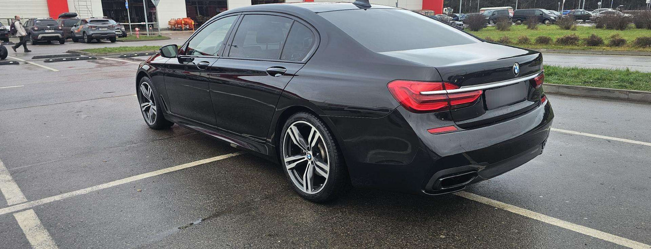 Седан BMW 750: фото 7 Седан BMW 750: фото 7