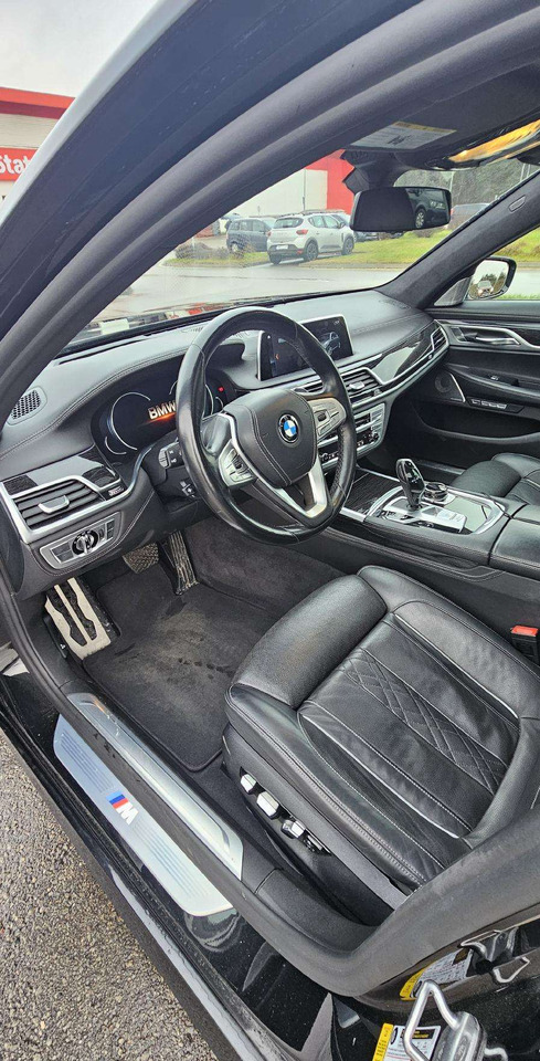 Седан BMW 750: фото 9 Седан BMW 750: фото 9