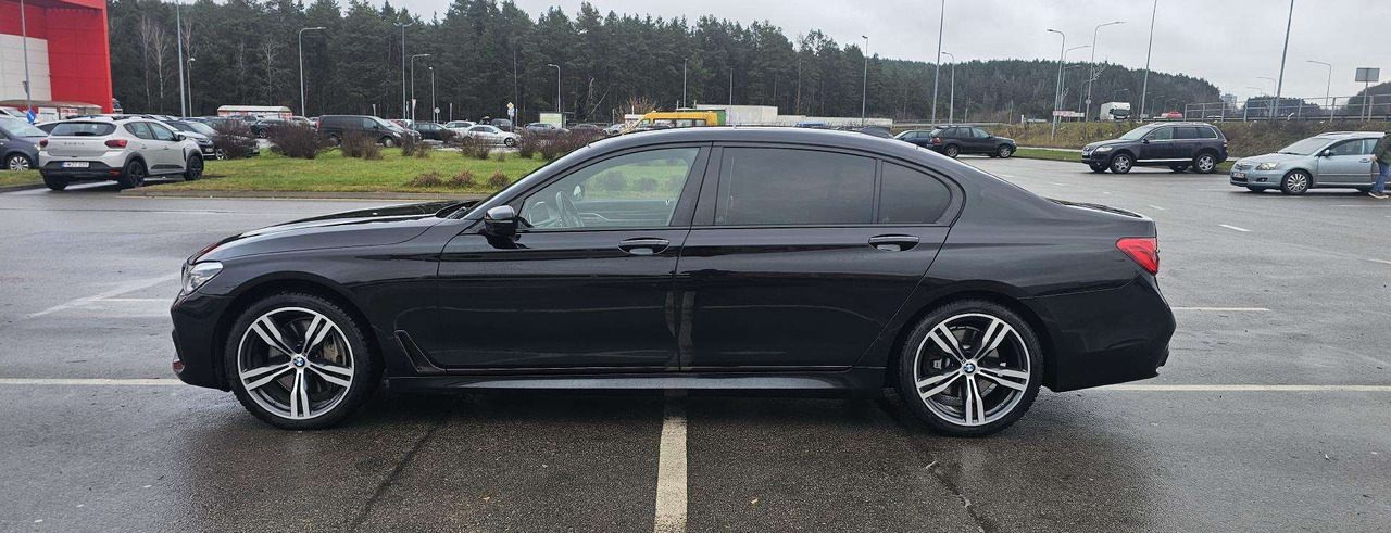 Седан BMW 750: фото 8 Седан BMW 750: фото 8