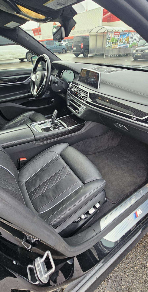 Седан BMW 750: фото 12 Седан BMW 750: фото 12