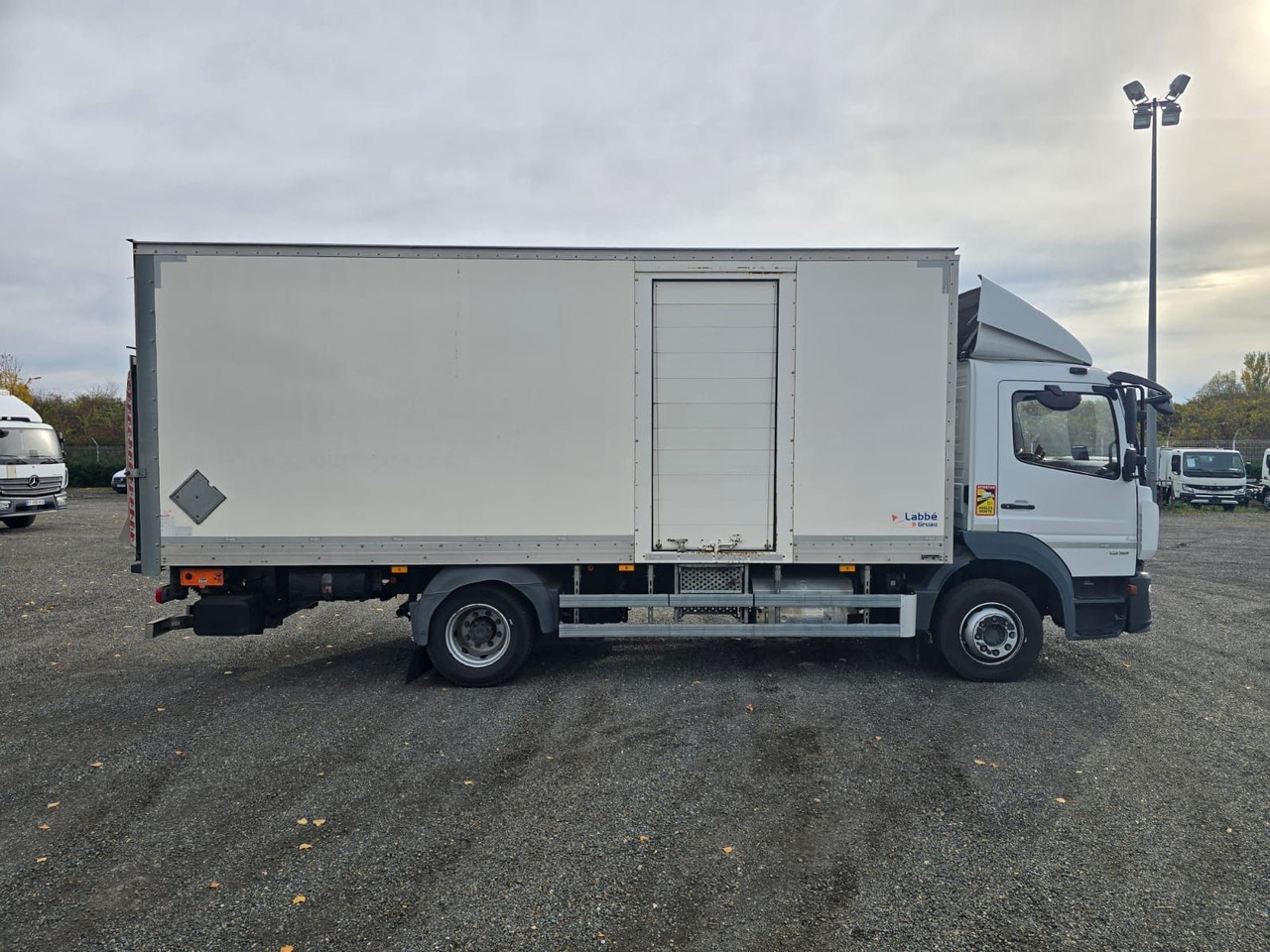 Mercedes-Benz Atego 1218 4x2 Koffer/FULL-ADR/EXIII/LBW/AC/EU6d - Вантажівка з закритим кузовом: фото 4 Mercedes-Benz Atego 1218 4x2 Koffer/FULL-ADR/EXIII/LBW/AC/EU6d - Вантажівка з закритим кузовом: фото 4