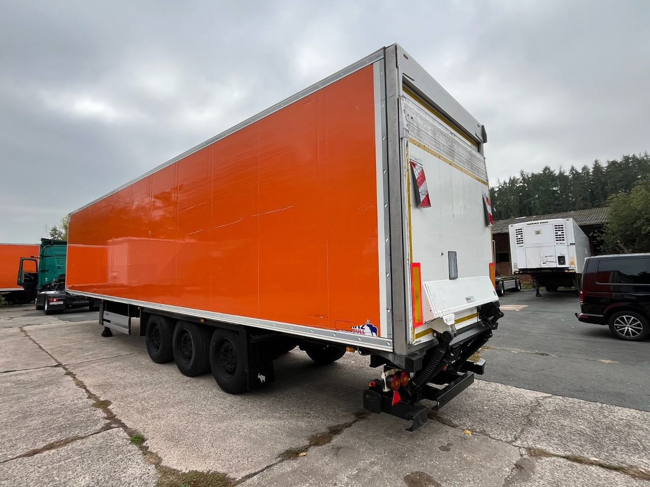 Schmitz Cargobull SCB*S3B/CARRIER/Vector1550/LBW/BÄR/2347h/13,4m - Рефрижератор напівпричіп: фото 3 Schmitz Cargobull SCB*S3B/CARRIER/Vector1550/LBW/BÄR/2347h/13,4m - Рефрижератор напівпричіп: фото 3