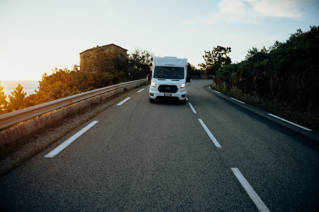 ETRUSCO Etrusco V 6.8 SCF - Будинок на колесах: фото 4 ETRUSCO Etrusco V 6.8 SCF - Будинок на колесах: фото 4