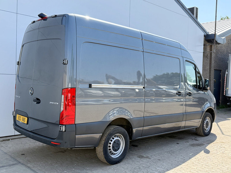 Mercedes-Benz Sprinter 319 1.9 CDI Automaat L2H2 Airco Cruise Control Lane Assist Camera Carplay Dodehoek waarschuwing Parkeersensoren voor achter - Суцільнометалевий фургон: фото 3 Mercedes-Benz Sprinter 319 1.9 CDI Automaat L2H2 Airco Cruise Control Lane Assist Camera Carplay Dodehoek waarschuwing Parkeersensoren voor achter - Суцільнометалевий фургон: фото 3