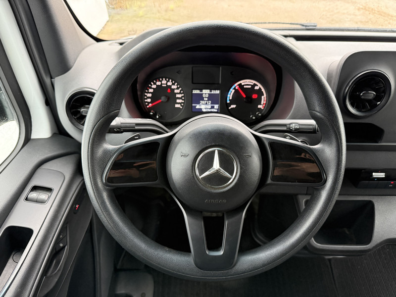Суцільнометалевий фургон, Електричний фургон Mercedes-Benz eSprinter 312 ALL-IN PRIJS L2H2 55kWh 168km WLTP 80kw Snelladen Climate Control Camera Stoelverwarming Laadkabel: фото 19 Суцільнометалевий фургон, Електричний фургон Mercedes-Benz eSprinter 312 ALL-IN PRIJS L2H2 55kWh 168km WLTP 80kw Snelladen Climate Control Camera Stoelverwarming Laadkabel: фото 19
