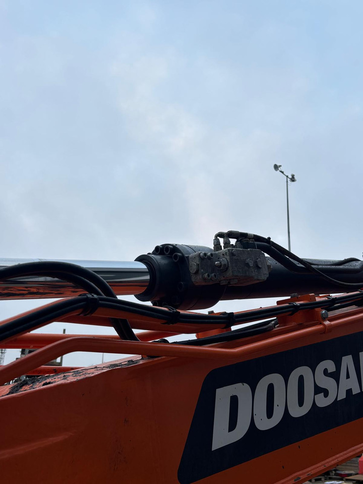 Гусеничний екскаватор Doosan DX140LCR: фото 13 Гусеничний екскаватор Doosan DX140LCR: фото 13