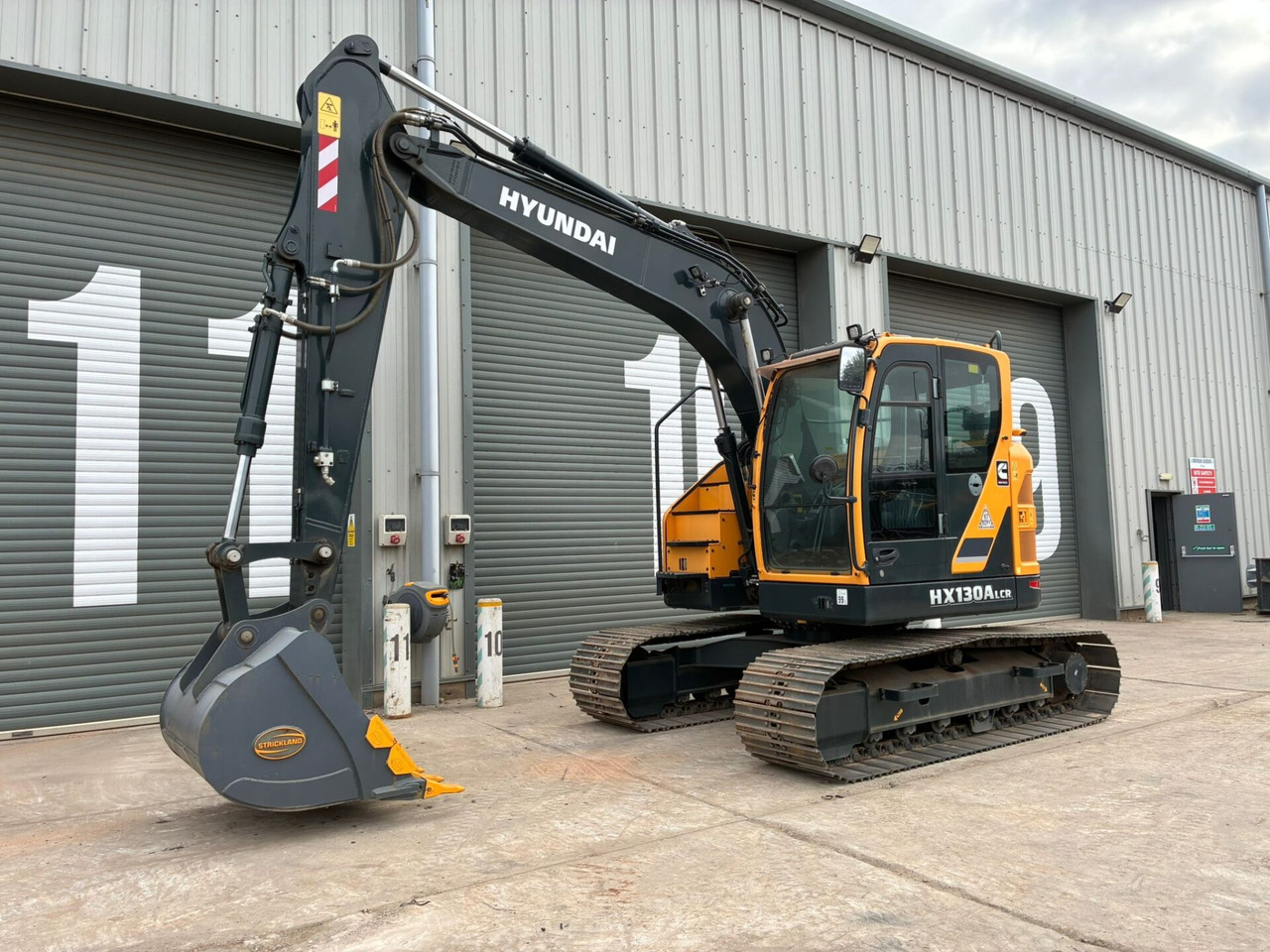 Hyundai HX130ALCR - Гусеничний екскаватор: фото 1 Hyundai HX130ALCR - Гусеничний екскаватор: фото 1