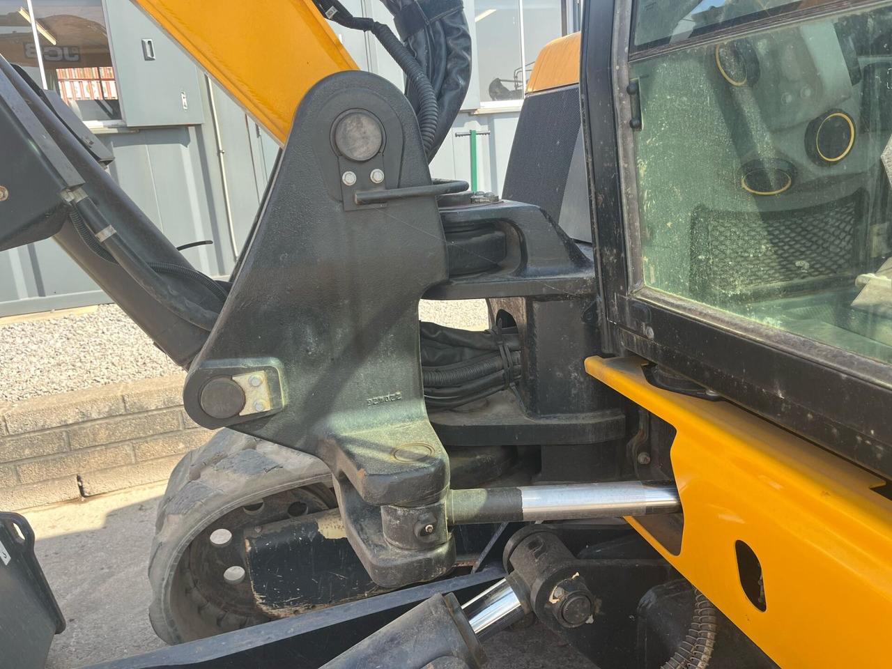 Міні-екскаватор JCB 86C-2: фото 20