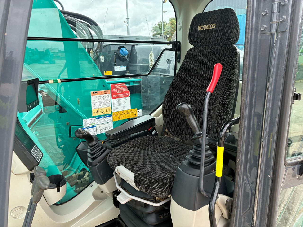 Гусеничний екскаватор Kobelco SK140SRLC-5: фото 18 Гусеничний екскаватор Kobelco SK140SRLC-5: фото 18