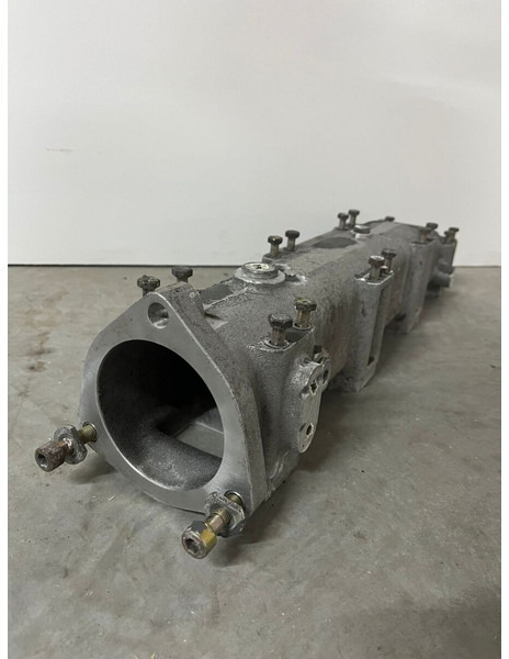 Liebherr A974 / P974 / R942 / R944 / R954 / R964 / R974 / R974B - A 974 / P 974 / R 942 / R 944 / R 954 / R 964 / R 974 / R 974B - Впускна труба: фото 5 Liebherr A974 / P974 / R942 / R944 / R954 / R964 / R974 / R974B - A 974 / P 974 / R 942 / R 944 / R 954 / R 964 / R 974 / R 974B - Впускна труба: фото 5