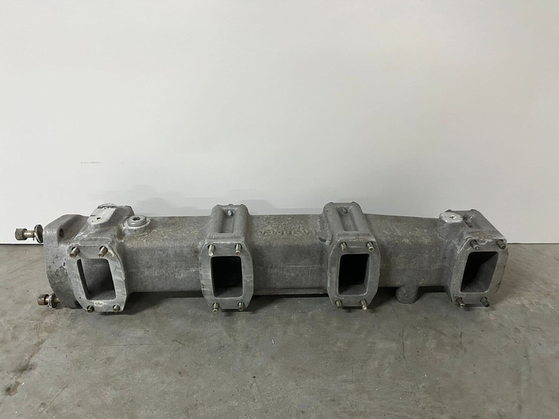 Liebherr A974 / P974 / R942 / R944 / R954 / R964 / R974 / R974B - A 974 / P 974 / R 942 / R 944 / R 954 / R 964 / R 974 / R 974B - Впускна труба: фото 4 Liebherr A974 / P974 / R942 / R944 / R954 / R964 / R974 / R974B - A 974 / P 974 / R 942 / R 944 / R 954 / R 964 / R 974 / R 974B - Впускна труба: фото 4