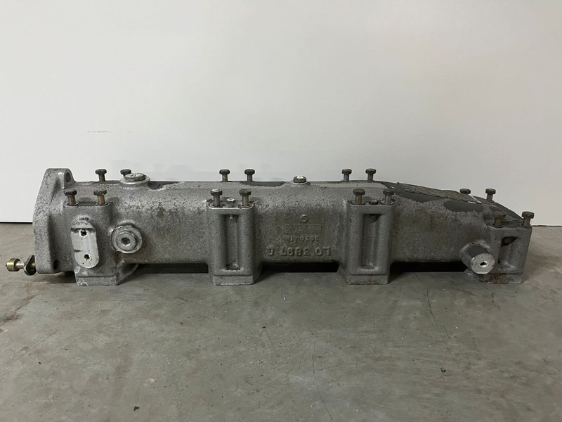 Liebherr A974 / P974 / R942 / R944 / R954 / R964 / R974 / R974B - A 974 / P 974 / R 942 / R 944 / R 954 / R 964 / R 974 / R 974B - Впускна труба: фото 3 Liebherr A974 / P974 / R942 / R944 / R954 / R964 / R974 / R974B - A 974 / P 974 / R 942 / R 944 / R 954 / R 964 / R 974 / R 974B - Впускна труба: фото 3