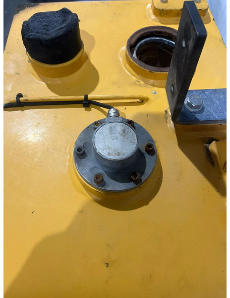 Liebherr - Паливний бак: фото 5 Liebherr - Паливний бак: фото 5