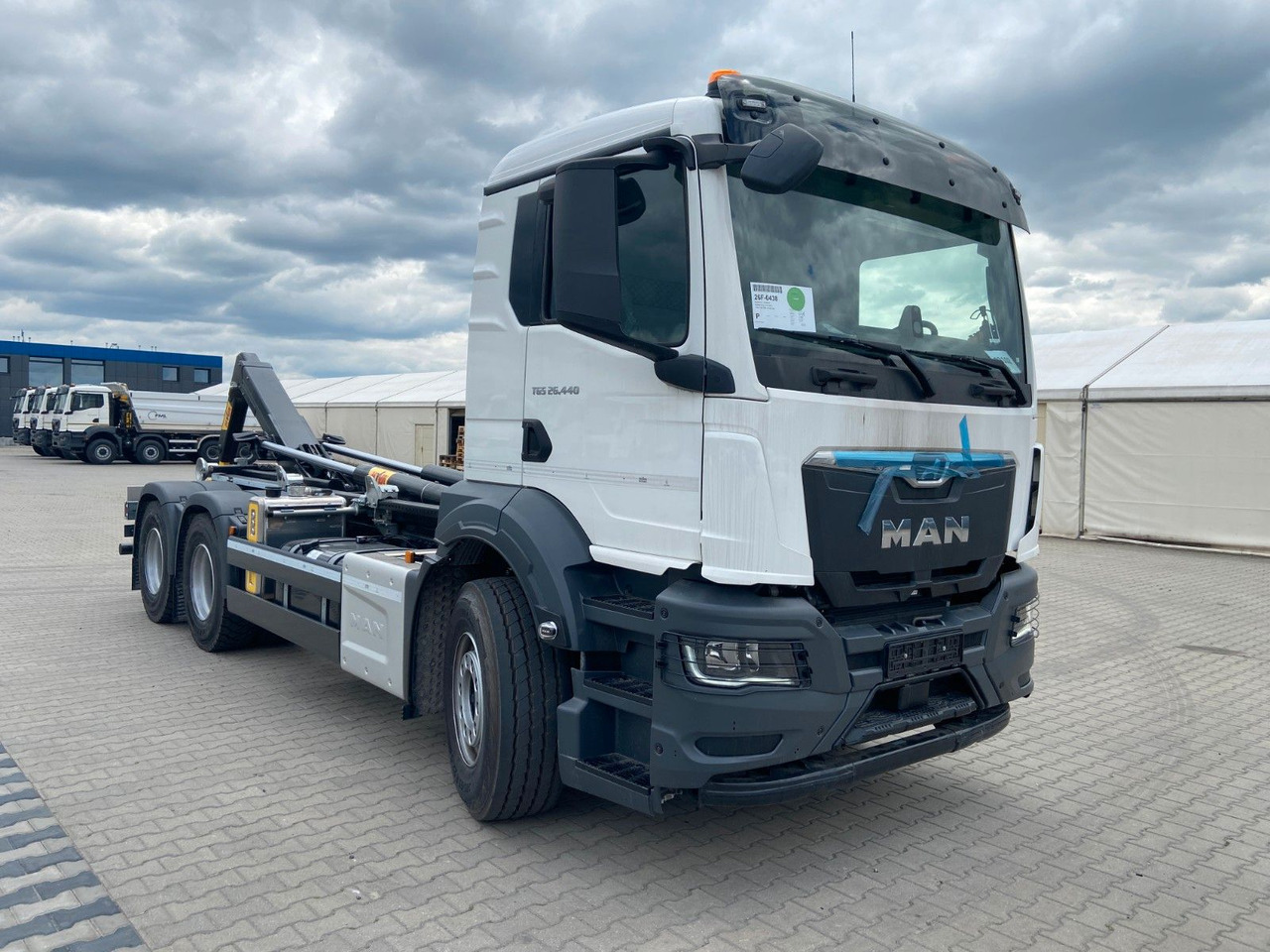 MAN TGS 26.440 6x4 Abrollkipper HYVA 20-60-S - Гаковий мультиліфт вантажівка: фото 1 MAN TGS 26.440 6x4 Abrollkipper HYVA 20-60-S - Гаковий мультиліфт вантажівка: фото 1