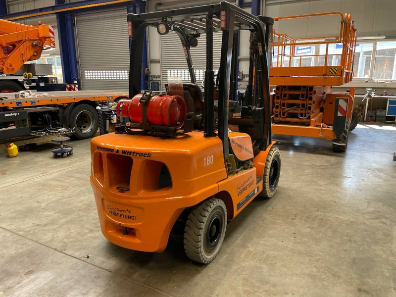 Yale GLP 35 VX - Газовий навантажувач: фото 3 Yale GLP 35 VX - Газовий навантажувач: фото 3