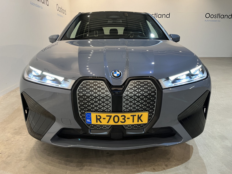 BMW iX xDrive40 High Executive 77 kWh / Luchtvering / Pano / Harman Kardon / Trekhaak / Sportpakket / 27.750 KM !! - Позашляховик: фото 5 BMW iX xDrive40 High Executive 77 kWh / Luchtvering / Pano / Harman Kardon / Trekhaak / Sportpakket / 27.750 KM !! - Позашляховик: фото 5