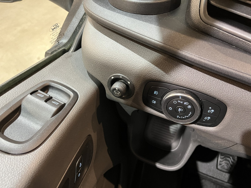 Легка бортова вантажівка, Вантажопасажирський фургон Ford Transit 2.0 TDCI L3H1 130 PK DC Dubbel Cabine Trend Open Laadbak / Euro 6 / Airco / Cruise Control / Trekhaak / CarPlay / 23.600 KM !! / BPM VRIJ !!: фото 9