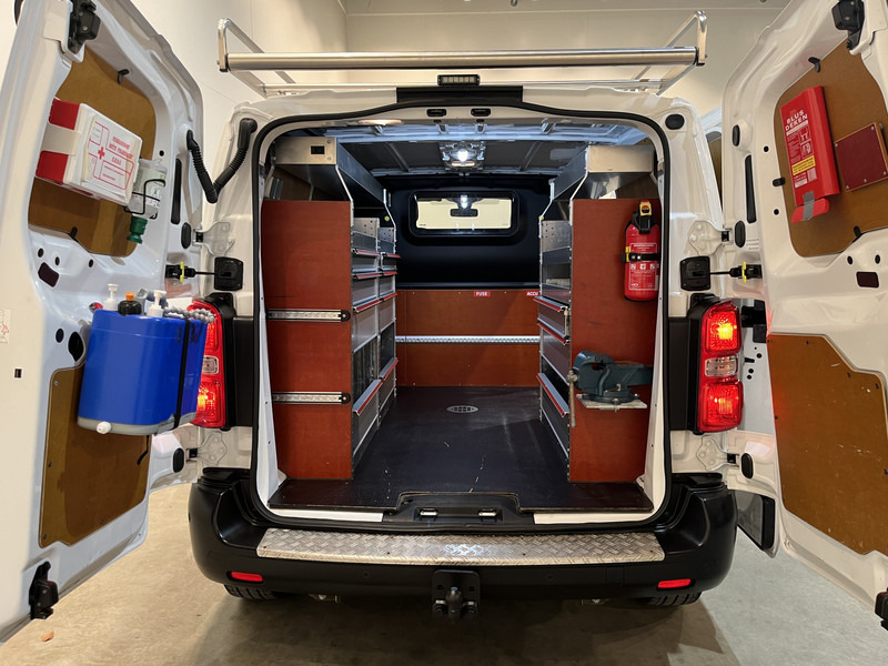 Opel Vivaro 2.0 CDTI L2H1 120 PK Servicebus / Inrichting / Euro 6 / 220V. / Airco / Cruise Control / Trekhaak / Camera / CarPlay / Navigatie / 60.800 KM !! - Легковий фургон: фото 4 Opel Vivaro 2.0 CDTI L2H1 120 PK Servicebus / Inrichting / Euro 6 / 220V. / Airco / Cruise Control / Trekhaak / Camera / CarPlay / Navigatie / 60.800 KM !! - Легковий фургон: фото 4