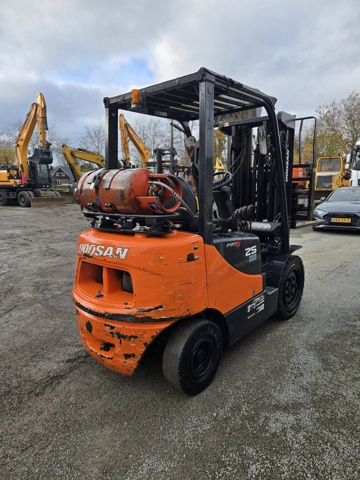 Doosan G 25 E-5 - Газовий навантажувач: фото 4 Doosan G 25 E-5 - Газовий навантажувач: фото 4