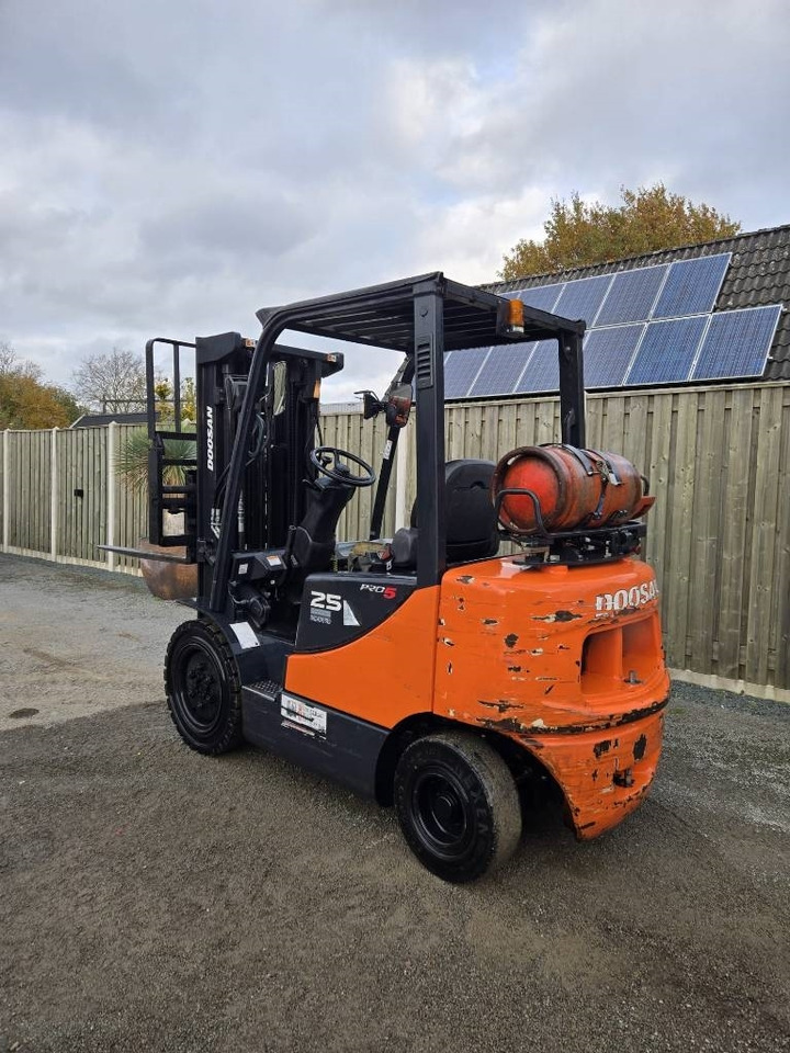 Doosan G 25 E-5 - Газовий навантажувач: фото 2 Doosan G 25 E-5 - Газовий навантажувач: фото 2