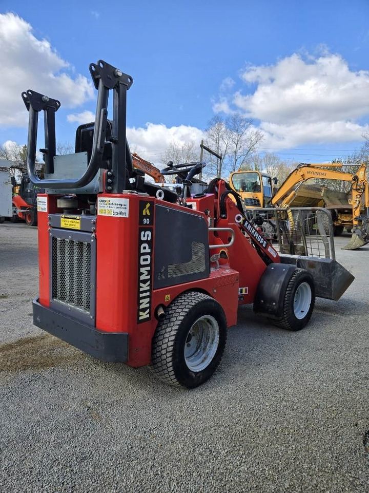 Knikmops KM 90 - Компактний фронтальний навантажувач: фото 4 Knikmops KM 90 - Компактний фронтальний навантажувач: фото 4