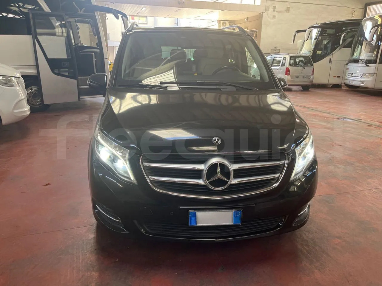 Mercedes-Benz Viano - Мікроавтобус, Пасажирський фургон: фото 2 Mercedes-Benz Viano - Мікроавтобус, Пасажирський фургон: фото 2