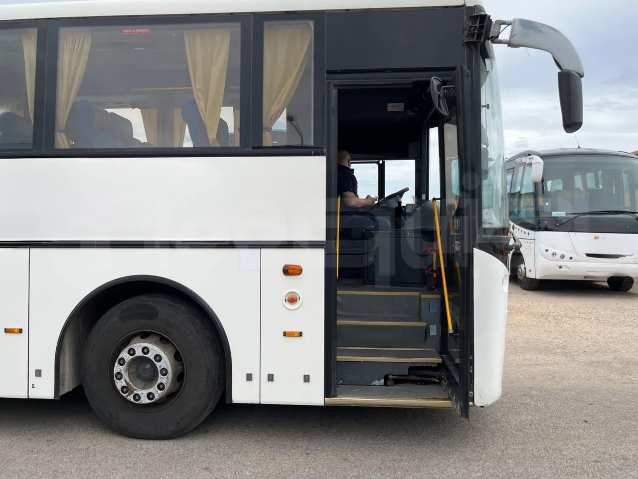 Туристичний автобус Volvo B12: фото 15