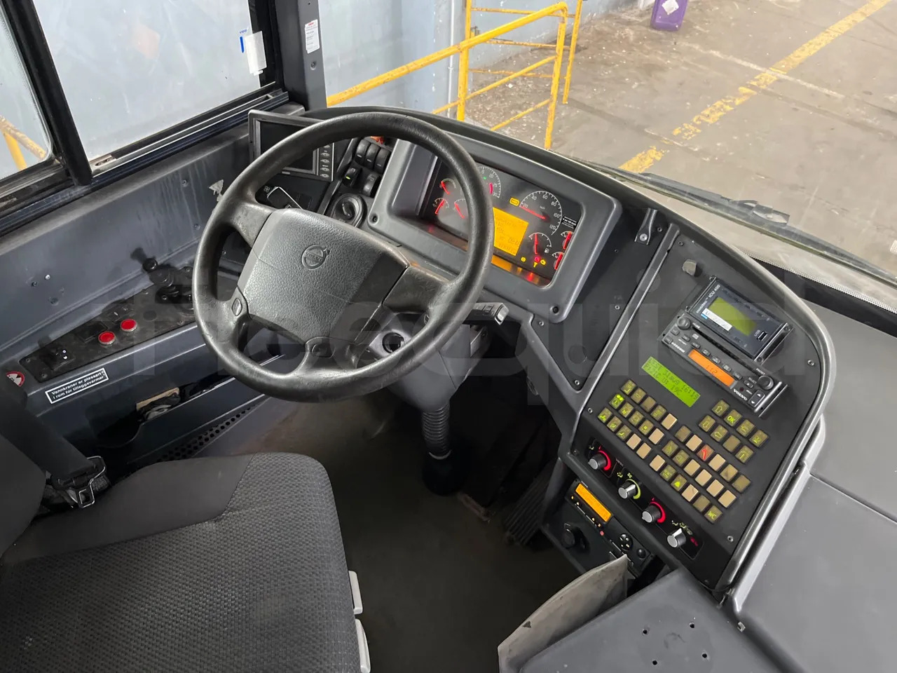 Туристичний автобус Volvo B12: фото 19