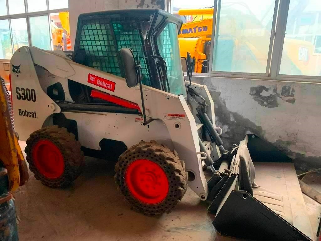 Bobcat S 300 - Міні-навантажувач: фото 5 Bobcat S 300 - Міні-навантажувач: фото 5