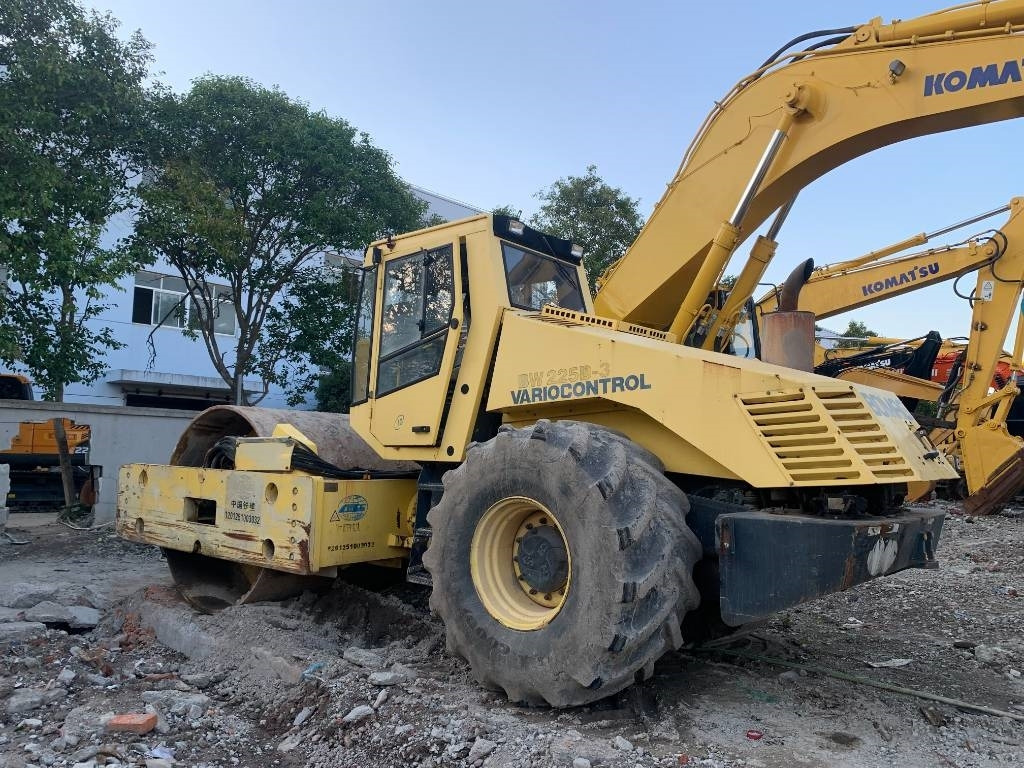 Bomag BW 225 D-3 - Дорожній каток: фото 1 Bomag BW 225 D-3 - Дорожній каток: фото 1