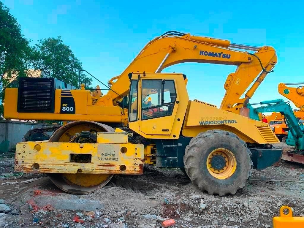 Bomag BW 225 D-3  - Дорожній каток: фото 2 Bomag BW 225 D-3  - Дорожній каток: фото 2