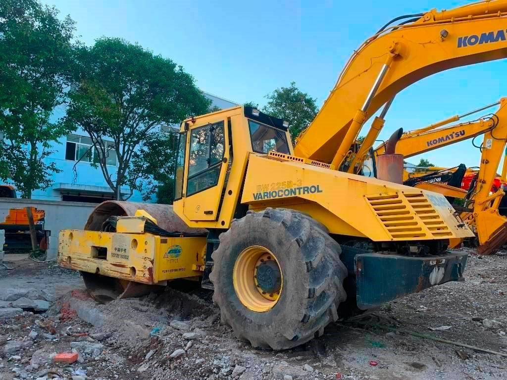 Bomag BW 225 D-3  - Дорожній каток: фото 1 Bomag BW 225 D-3  - Дорожній каток: фото 1