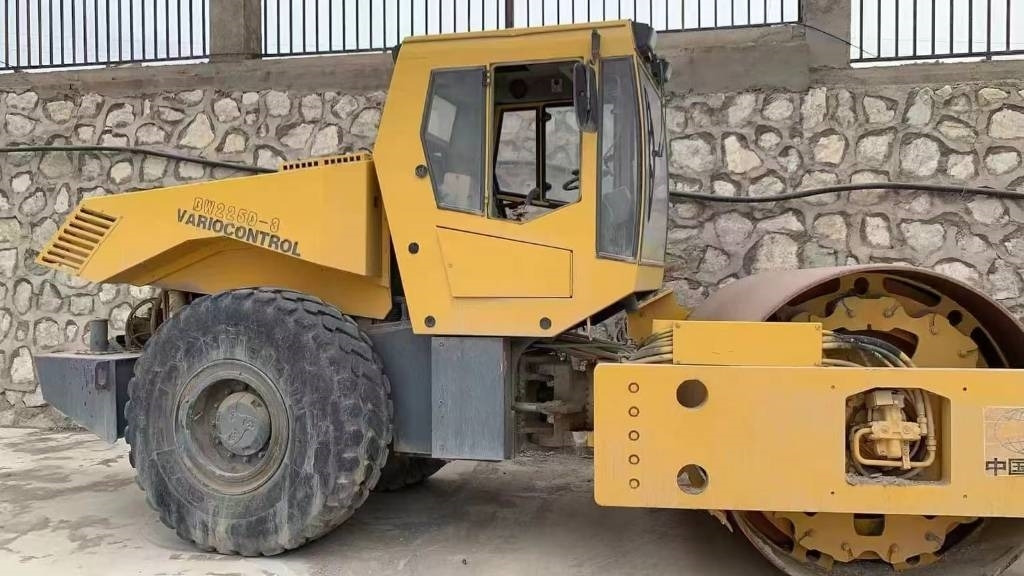 Bomag bw225d-3  - Дорожній каток: фото 1 Bomag bw225d-3  - Дорожній каток: фото 1