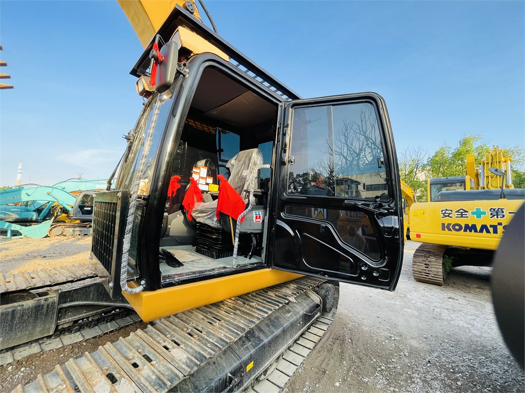 CAT 320D2 L - Екскаватор: фото 3 CAT 320D2 L - Екскаватор: фото 3