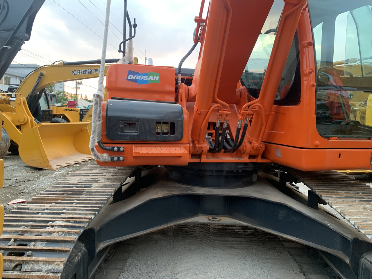 DOOSAN DX225LC - Колісний екскаватор: фото 4 DOOSAN DX225LC - Колісний екскаватор: фото 4