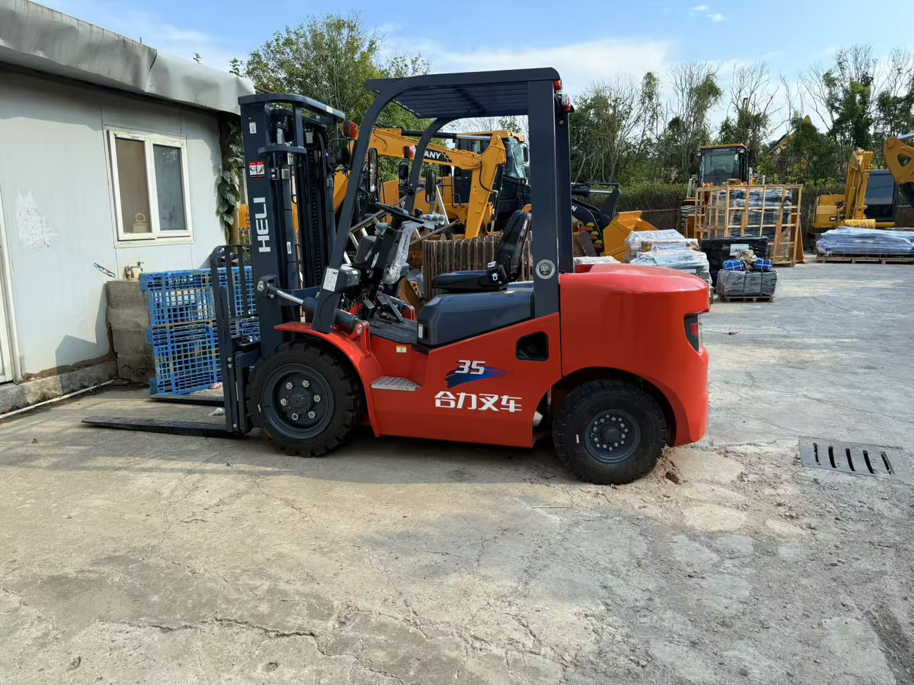 Heli CPC35 - Дизельний навантажувач: фото 1 Heli CPC35 - Дизельний навантажувач: фото 1