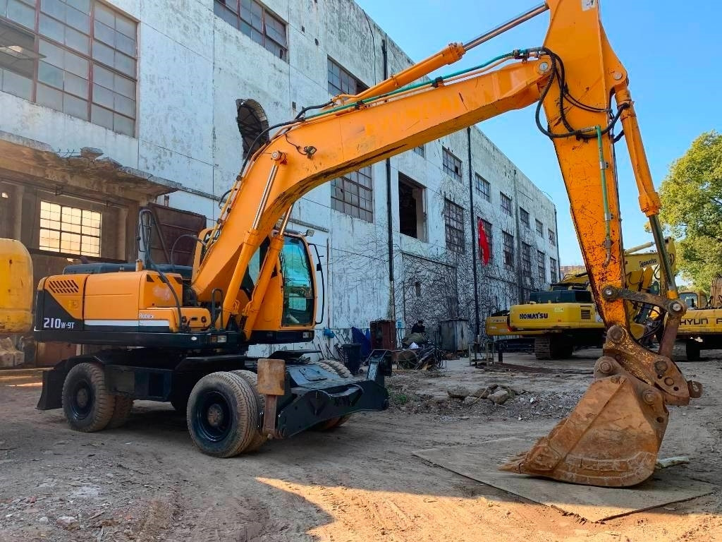 Hyundai R210W-9 - Гусеничний екскаватор: фото 1 Hyundai R210W-9 - Гусеничний екскаватор: фото 1